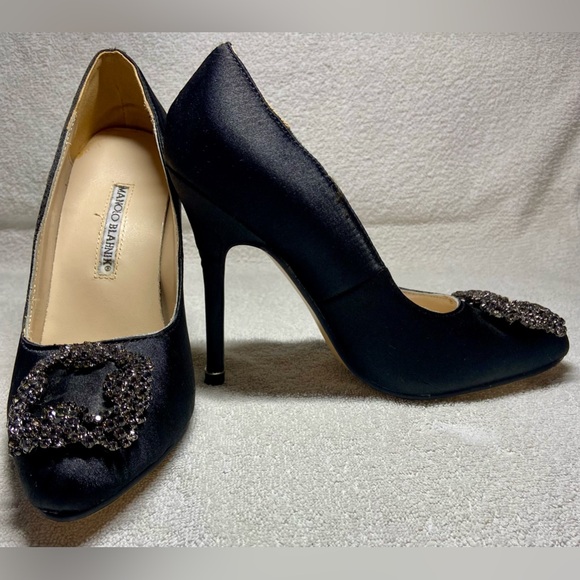 MANOLO BLAHNIK HANGISI 105 CRYSTAL BUCKLE CLASSIC BLACK SATIN PUMP SZ EU 36 - Picture 3 of 11